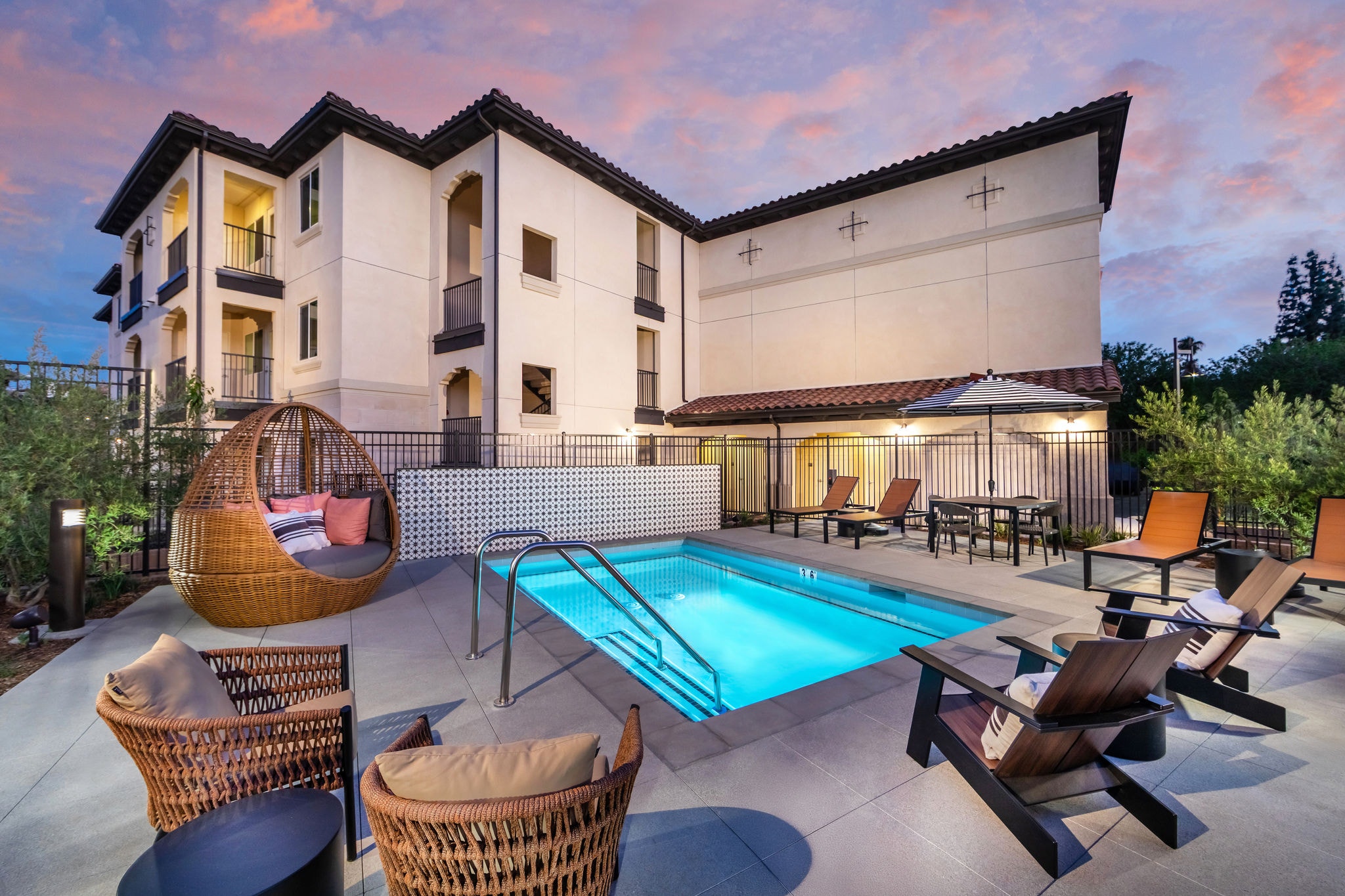 A photo of the Canyon Bluffs Pool amenity